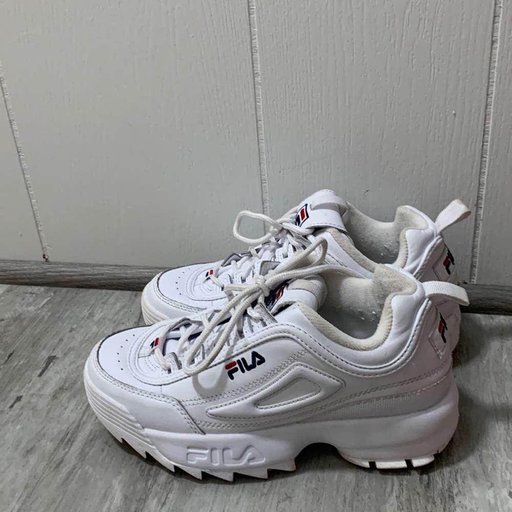 FILA DISRUPTOR 2 size 6.5 white chunky shoes 🤍